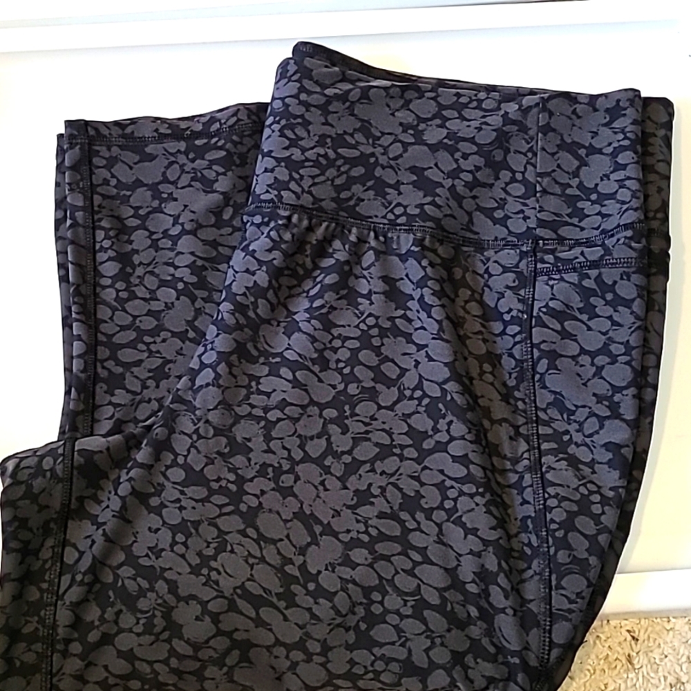 NWOT 🌸 LIVI Wicking Active Capri legging with pockets 22/24